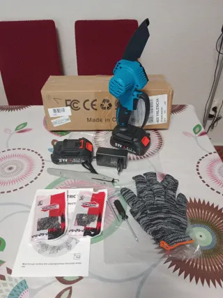 Mini motosierra 6 21V con 2 baterías