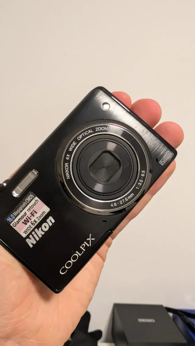 Cámara Nikon Coolpix 16MP Wi-Fi Zoom 6x