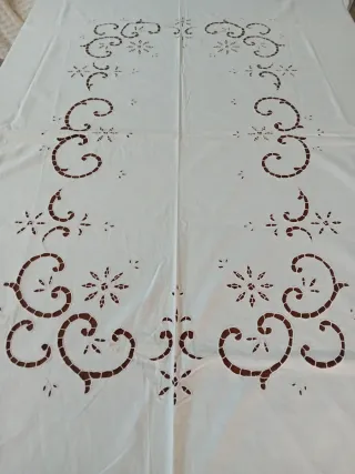 Tovaglia ricamata a mano 180x130 cm