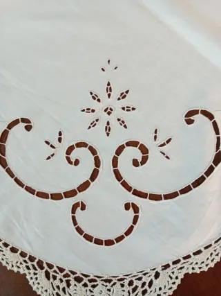 Tovaglia ricamata a mano 180x130 cm