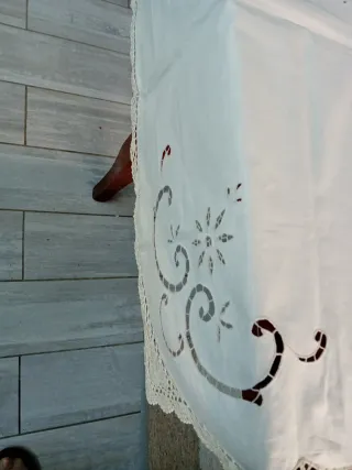 Tovaglia ricamata a mano 180x130 cm