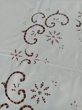Tovaglia ricamata a mano 180x130 cm