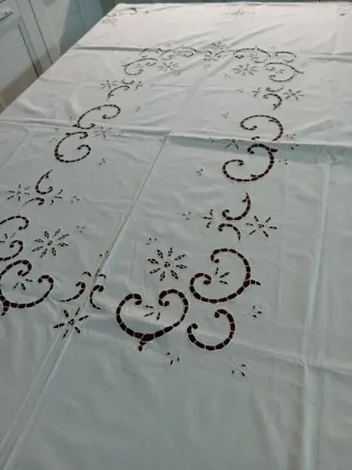 Tovaglia ricamata a mano 180x130 cm