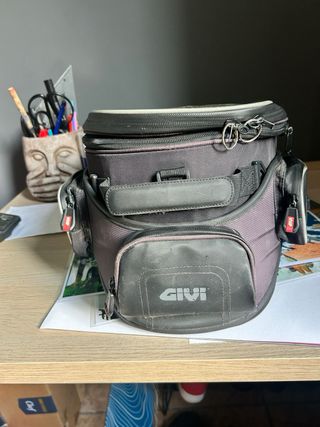 Mochila para moto Givi 20LT negra