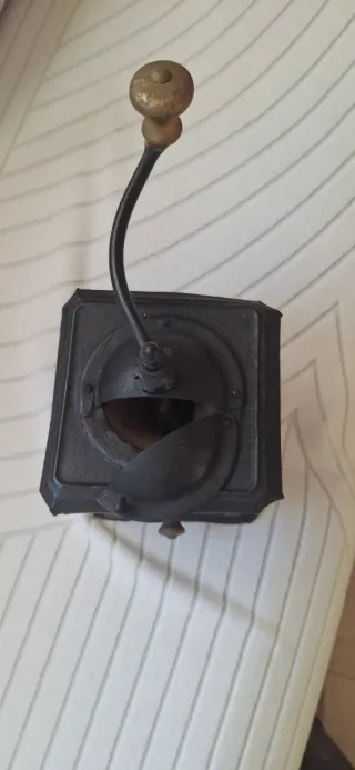 Molinillo de café antiguo