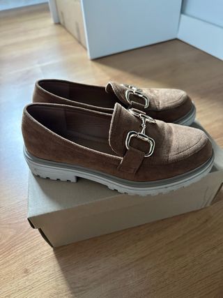 Mocasines marrones con hebilla