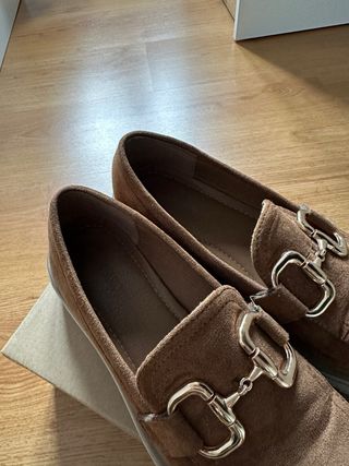 Mocasines marrones con hebilla