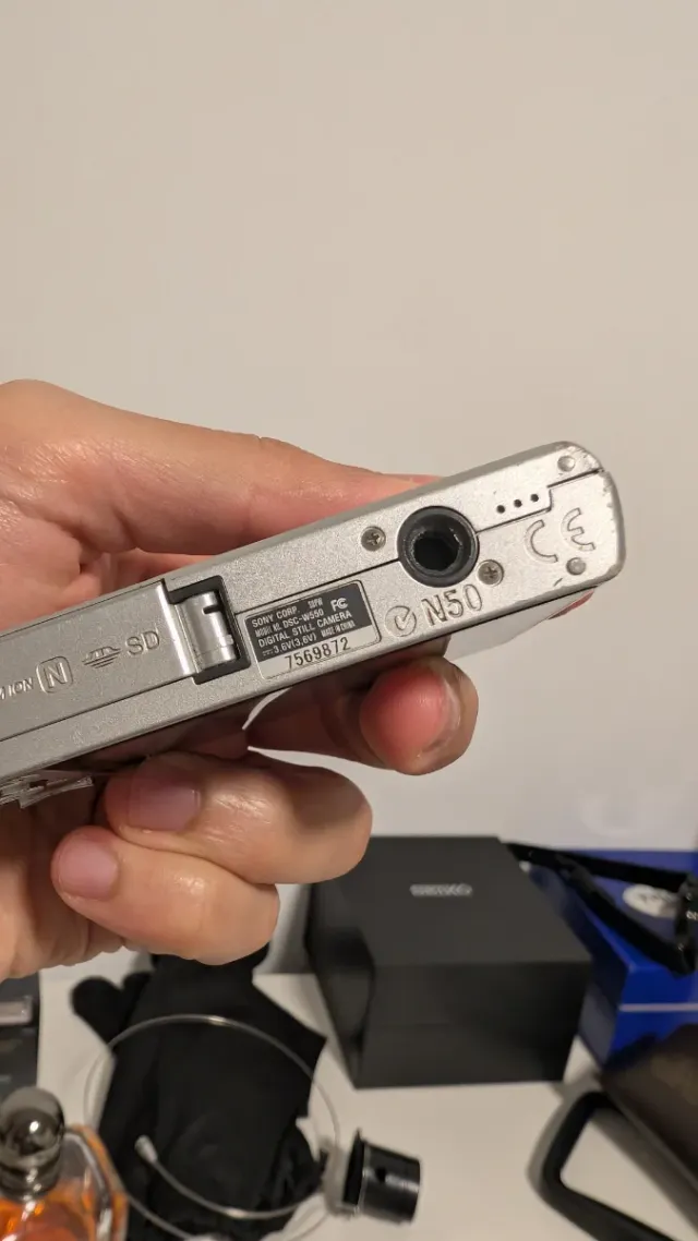 Sony Cyber-shot 14.1 MP Cámara Digital