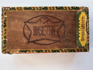 Lotto di 35 vecchie foto e scatola di sigari