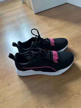 Zapatillas deportivas Puma negras y rosas