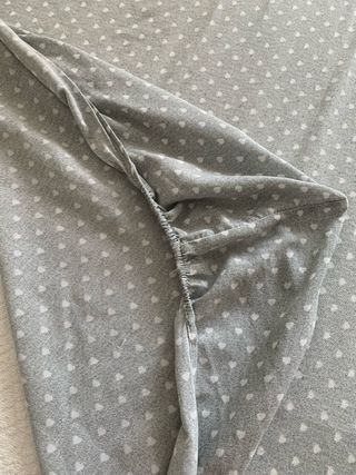 Lenzuola matrimoniali grigio e bianco