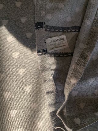 Lenzuola matrimoniali grigio e bianco