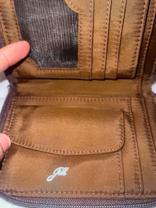 Portafoglio marrone trapuntato con chiusura