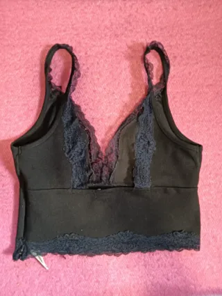 Top corto negro con encaje fiesta