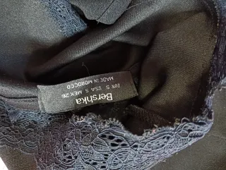 Top corto negro con encaje fiesta