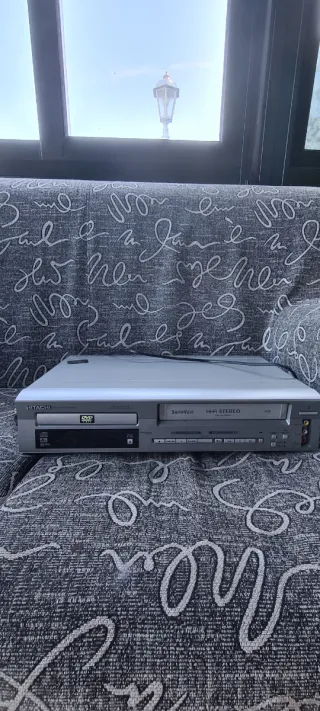 Reproductor DVD y VHS combi Hitachi DV-PF2E