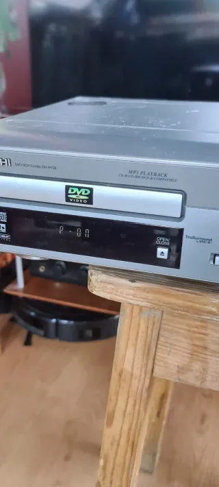 Reproductor DVD y VHS combi Hitachi DV-PF2E