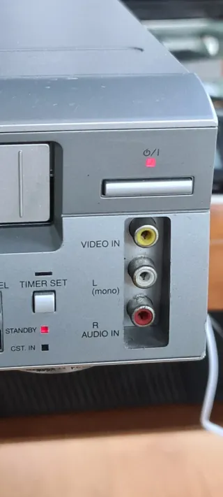 Reproductor DVD y VHS combi Hitachi DV-PF2E