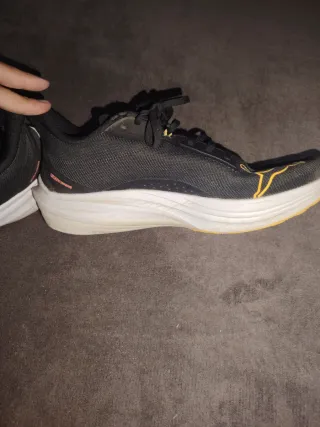 Zapatillas Puma Darter Pro Correr Negras y Amarill