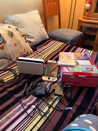 Nintendo Switch OLED + Mario Bros Wonder