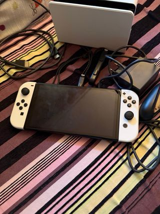 Nintendo Switch OLED + Mario Bros Wonder