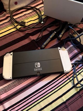 Nintendo Switch OLED + Mario Bros Wonder