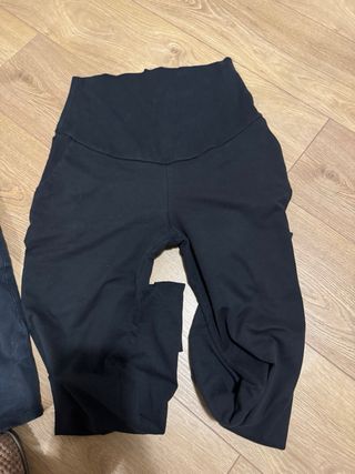 Ropa de maternidad: vestido, pantalones, camiseta,