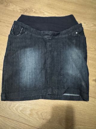 Ropa de maternidad: vestido, pantalones, camiseta,