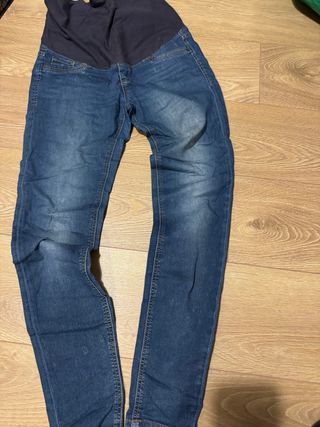 Ropa de maternidad: vestido, pantalones, camiseta,