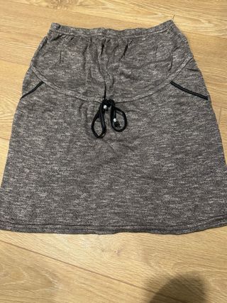 Ropa de maternidad: vestido, pantalones, camiseta,