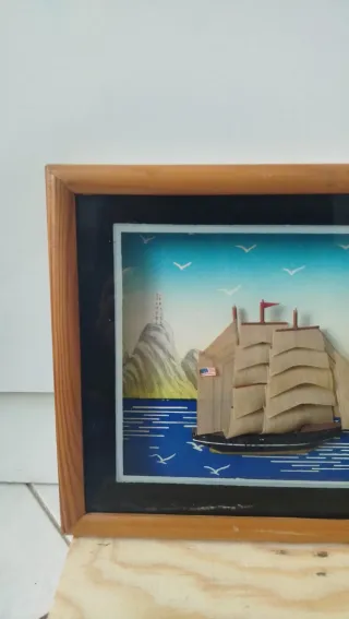 Quadro con nave in legno e carta