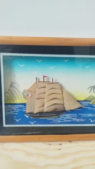 Quadro con nave in legno e carta