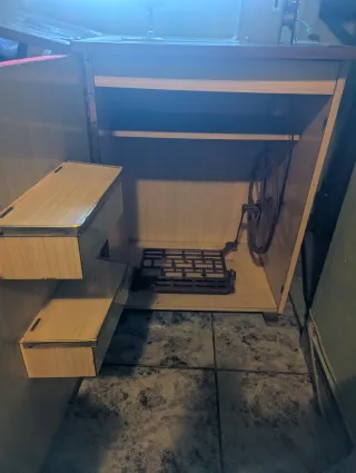 Reffrey maquina de coser con mueble auxiliar