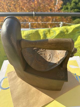 Antigua plancha de carbón