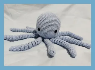 Pulpo crochet bebé azul pastel