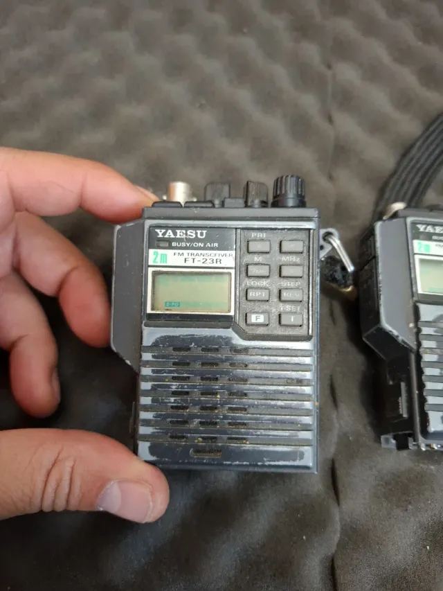 Walkie Yaesu FT-23R à venda