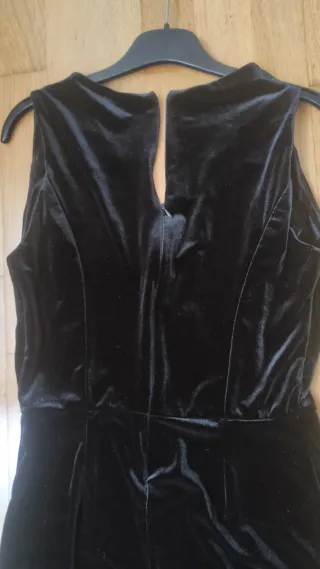 Mono largo fiesta negro con cinturón dorado