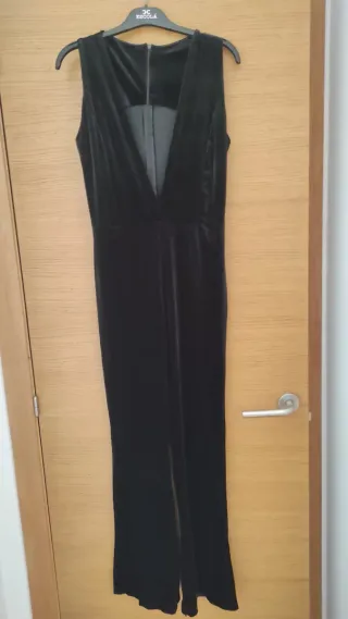 Mono largo fiesta negro con cinturón dorado