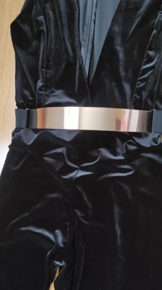 Mono largo fiesta negro con cinturón dorado