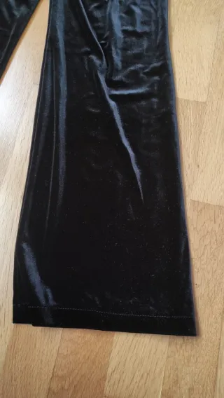 Mono largo fiesta negro con cinturón dorado