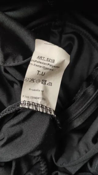 Mono largo fiesta negro con cinturón dorado