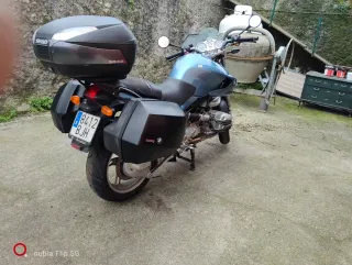 BMW R 1150 R con maletas