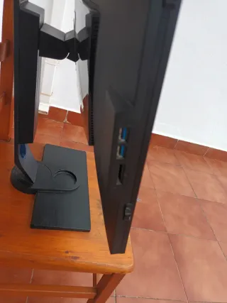 Monitor 29"Parpadea BENQ Modelo SW2700-B