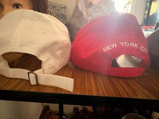 Lote 2 Gorras Nike Blanca Gris y 1 roja New york