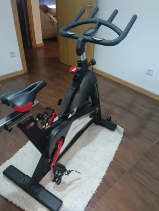 Bicicleta Spinning Profesional Life Fitness IC2