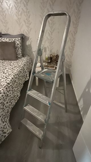 Escalera plegable de aluminio