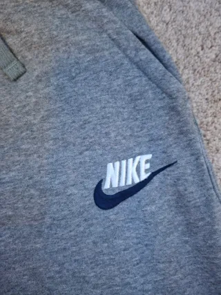 Pantalón Nike Gris