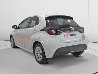 Toyota Yaris Hybrid 2WD Bussines