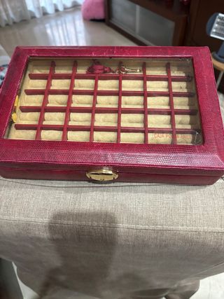Caja Porta Anillos Roja y Dorada