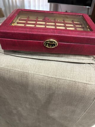 Caja Porta Anillos Roja y Dorada